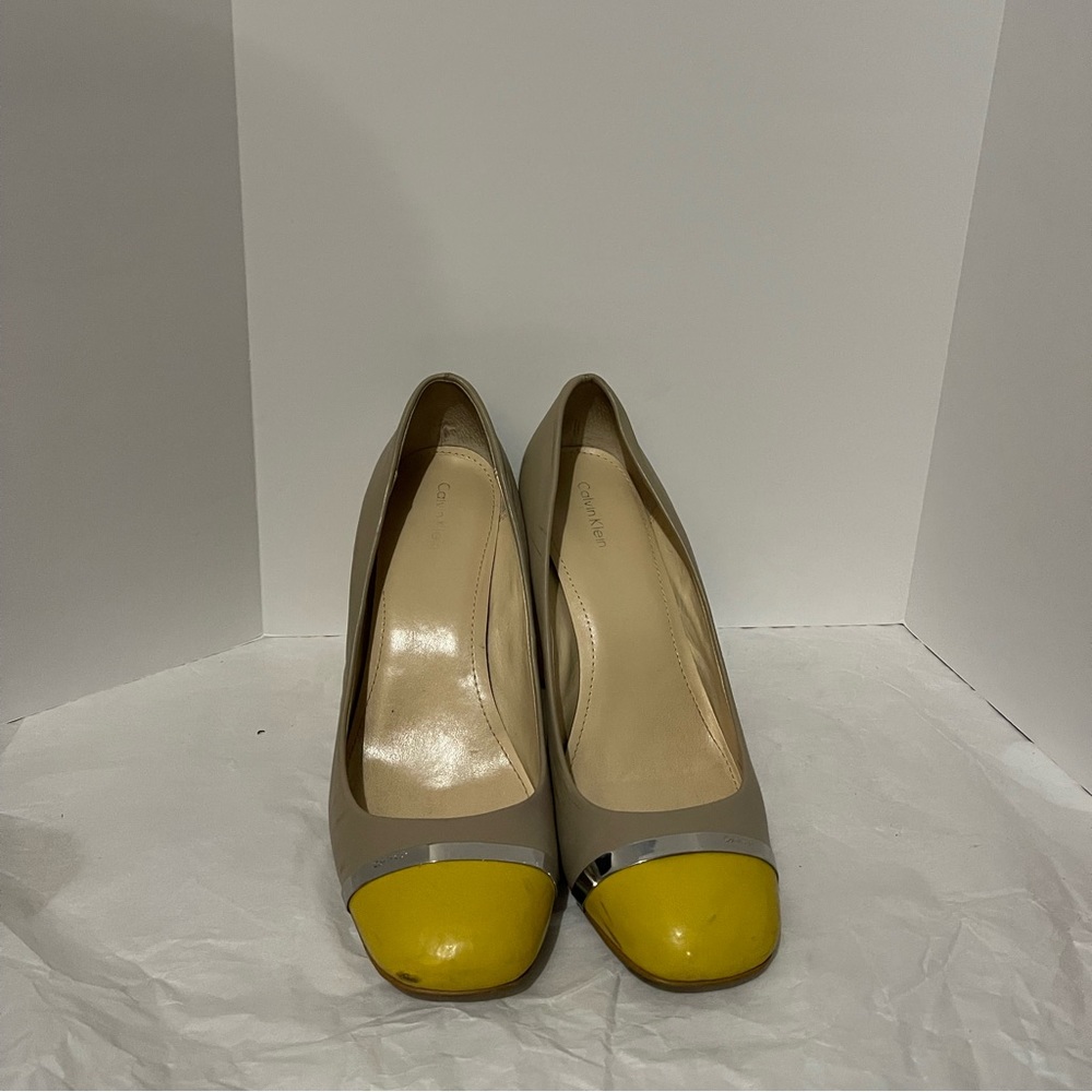 Calvin Klein Light Taupe pump